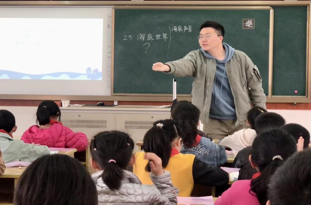 汉语言文学校友专访|胡枫磊：触摸教育，用点滴见证成长