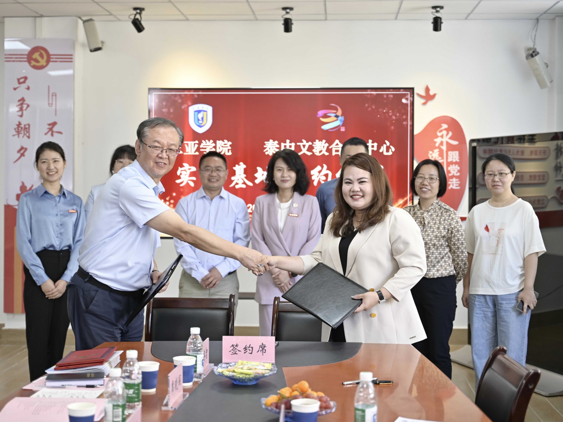 共同签约 携手未来—— 三亚学院与泰中文教合作中心实习基地签约仪式顺利举行